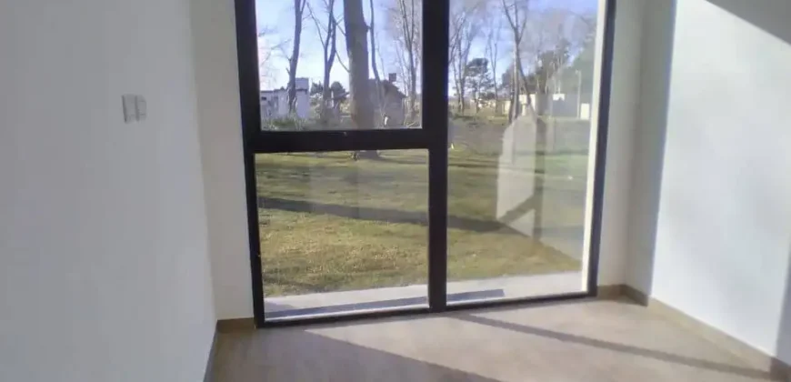 Casa SUSTENTABLE de 4 Ambientes en Costa del Este ¡¡Apto Credito!!