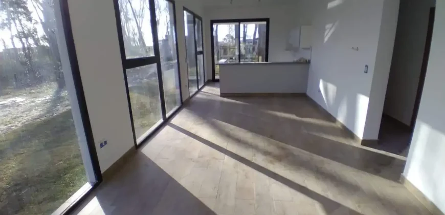 Casa SUSTENTABLE de 4 Ambientes en Costa del Este ¡¡Apto Credito!!