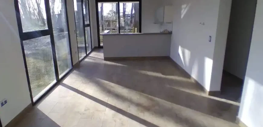 Casa SUSTENTABLE de 4 Ambientes en Costa del Este ¡¡Apto Credito!!