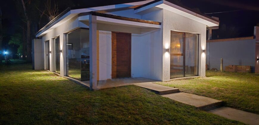 Casa SUSTENTABLE de 4 Ambientes en Costa del Este ¡¡Apto Credito!!