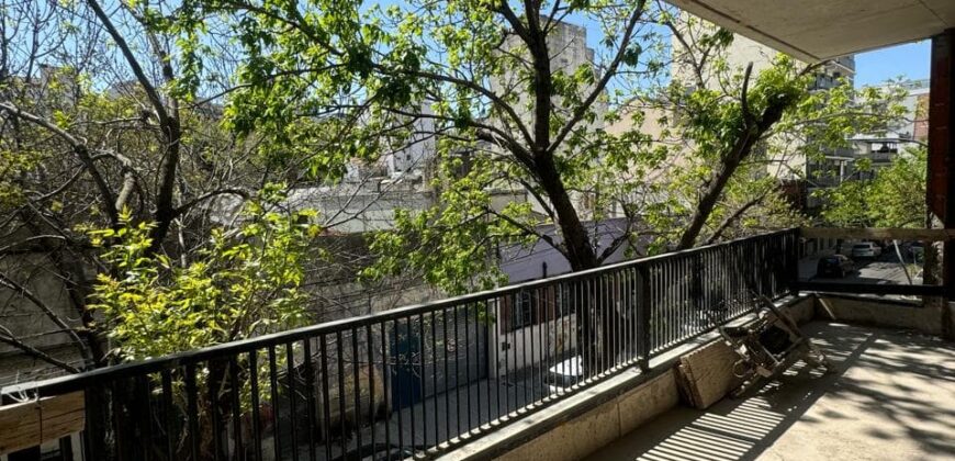 Departamento 4 Ambientes con Balcon, parrilla y Cochera en Almagro