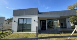 Casa De 4 Ambientes Con Parrilla En Costa Del Este Partido De La Costa