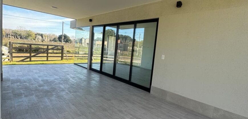 Casa De 4 Ambientes Con Parrilla En Costa Del Este Partido De La Costa