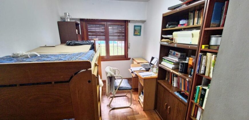 Casa De 5 Ambientes Con Cochera, Patio, Pileta Y Quincho En Sarandi