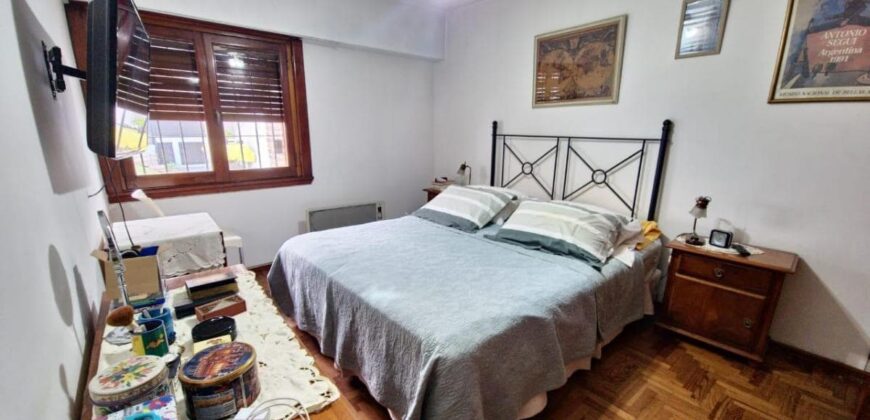 Casa De 5 Ambientes Con Cochera, Patio, Pileta Y Quincho En Sarandi