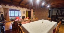 Casa De 5 Ambientes Con Cochera, Patio, Pileta Y Quincho En Sarandi