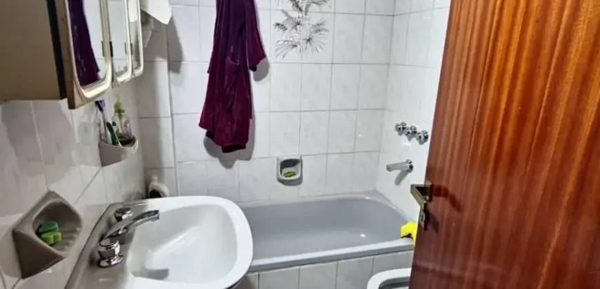 Casa De 5 Ambientes Con Cochera, Patio, Pileta Y Quincho En Sarandi