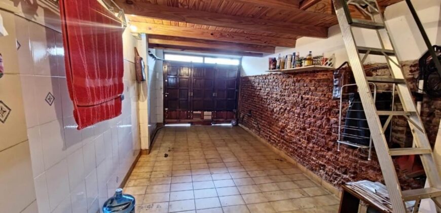 Casa De 5 Ambientes Con Cochera, Patio, Pileta Y Quincho En Sarandi