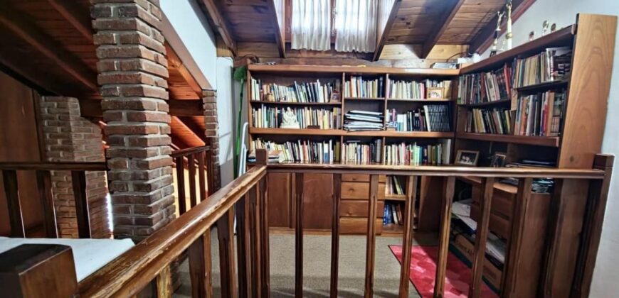 Casa De 5 Ambientes Con Cochera, Patio, Pileta Y Quincho En Sarandi
