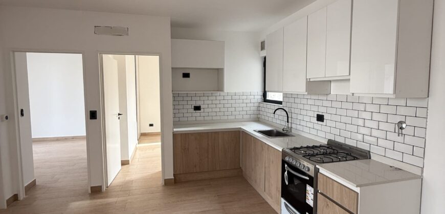 Departamento de 3 Ambientes con balcon, parrilla y cochera en Almagro