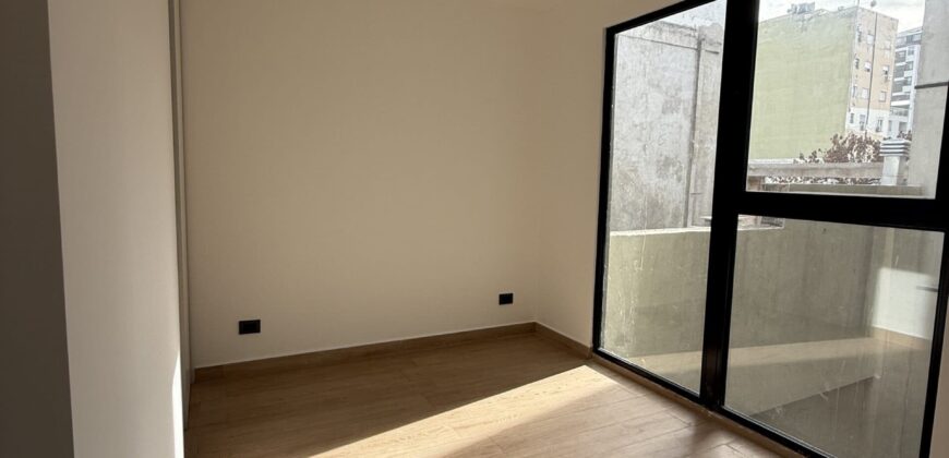 Departamento de 3 Ambientes con balcon, parrilla y cochera en Almagro