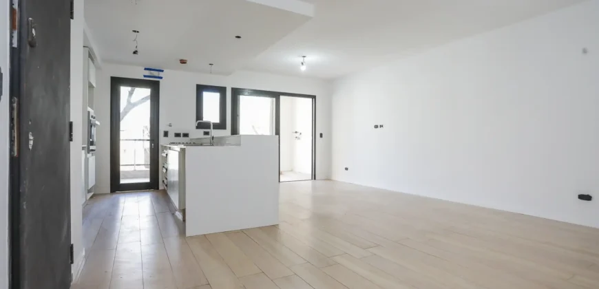 Departamento De 5 Ambientes Con Cochera, Balcon Y Parrilla En Caballito