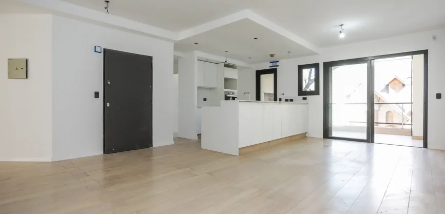 Departamento De 5 Ambientes Con Cochera, Balcon Y Parrilla En Caballito