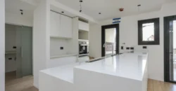 Departamento De 5 Ambientes Con Cochera, Balcon Y Parrilla En Caballito
