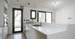 Departamento De 5 Ambientes Con Cochera, Balcon Y Parrilla En Caballito