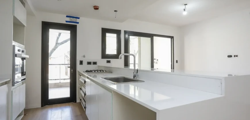 Departamento De 5 Ambientes Con Cochera, Balcon Y Parrilla En Caballito