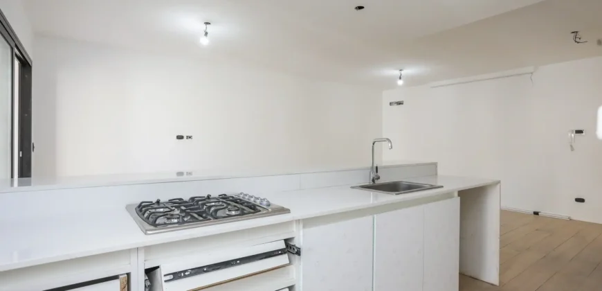Departamento De 5 Ambientes Con Cochera, Balcon Y Parrilla En Caballito