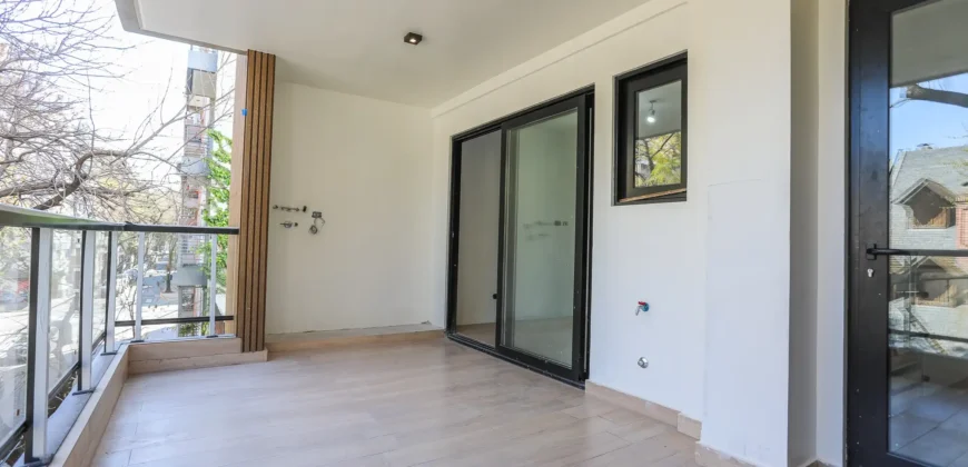 Departamento De 5 Ambientes Con Cochera, Balcon Y Parrilla En Caballito