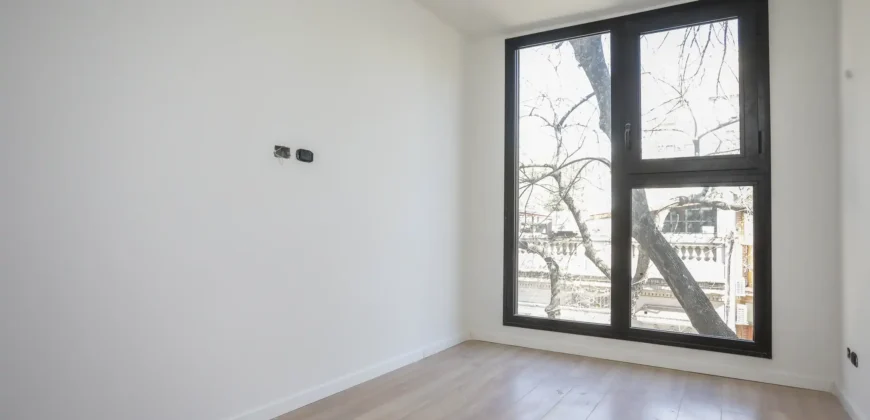 Departamento De 5 Ambientes Con Cochera, Balcon Y Parrilla En Caballito