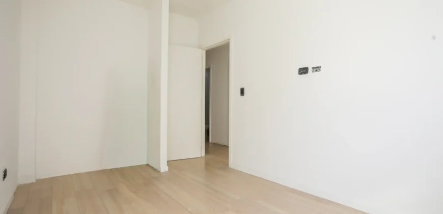 Departamento De 5 Ambientes Con Cochera, Balcon Y Parrilla En Caballito