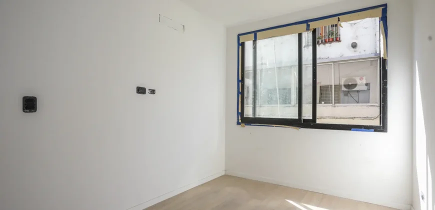 Departamento De 5 Ambientes Con Cochera, Balcon Y Parrilla En Caballito