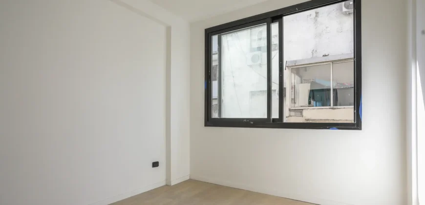 Departamento De 5 Ambientes Con Cochera, Balcon Y Parrilla En Caballito