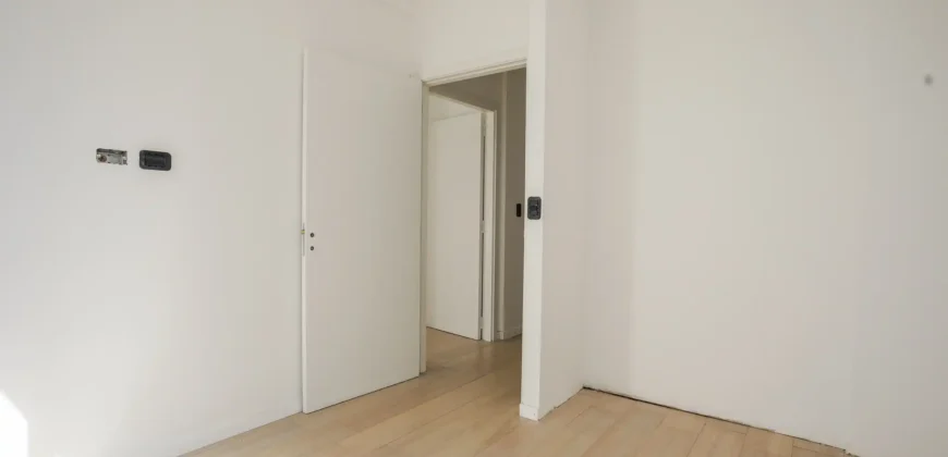 Departamento De 5 Ambientes Con Cochera, Balcon Y Parrilla En Caballito