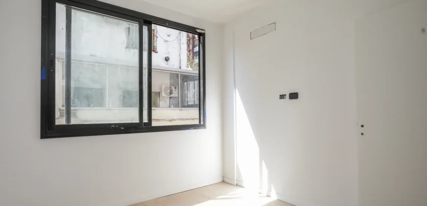 Departamento De 5 Ambientes Con Cochera, Balcon Y Parrilla En Caballito
