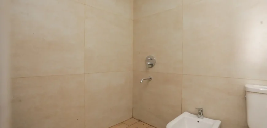 Departamento De 5 Ambientes Con Cochera, Balcon Y Parrilla En Caballito