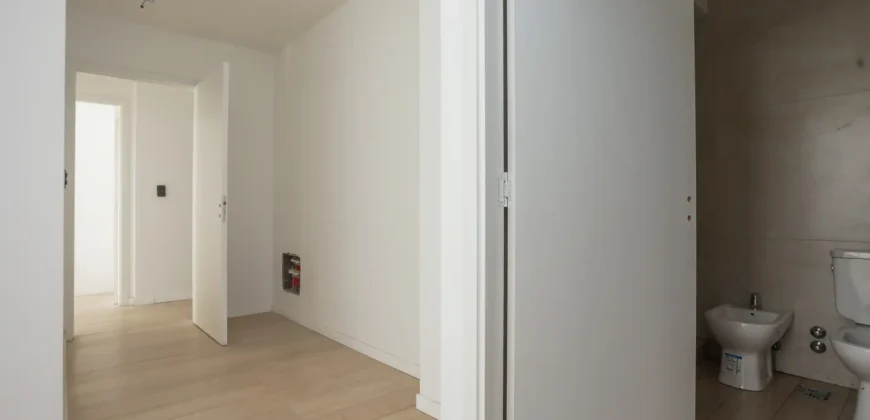 Departamento De 5 Ambientes Con Cochera, Balcon Y Parrilla En Caballito