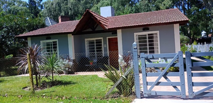 Casa de 4 ambientes con Garage/quincho en Santa Teresita