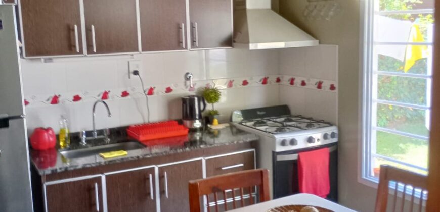 Casa de 4 ambientes con Garage/quincho en Santa Teresita