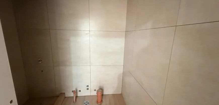 Departamento De 5 Ambientes Con Cochera, Balcon Y Parrilla En Caballito