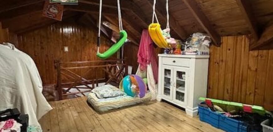 Casa de 6 Ambientes con Quincho y Parque con Piscina en Barrio en Parque Leloir “Retasado”