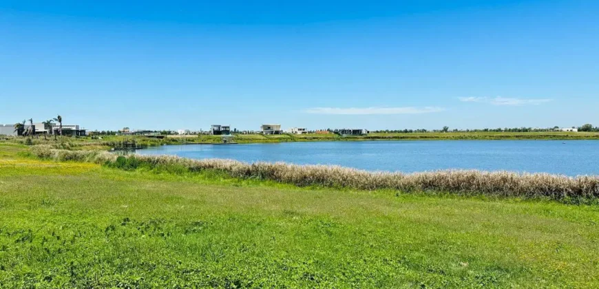 Exclusivo Lote Al Agua con Bajada Propia Para Lancha en El Barrio Nautico El Naudir en Escobar