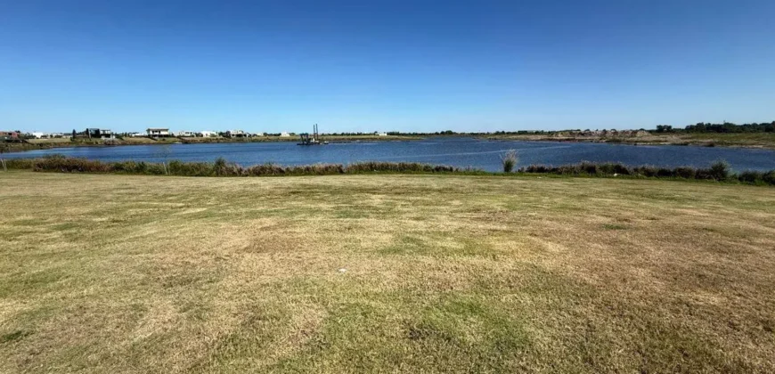 Exclusivo Lote Al Agua con Bajada Propia Para Lancha en El Barrio Nautico El Naudir en Escobar