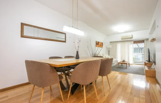 Departamento de 4 ambientes con dependencia y cochera en Caballito