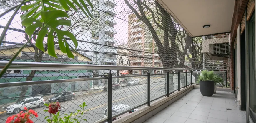 Departamento de 4 ambientes con dependencia y cochera en Caballito