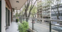 Departamento de 4 ambientes con dependencia y cochera en Caballito