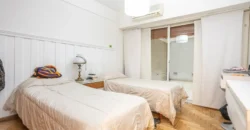 Departamento de 4 ambientes con dependencia y cochera en Caballito