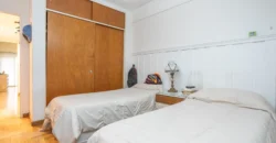 Departamento de 4 ambientes con dependencia y cochera en Caballito