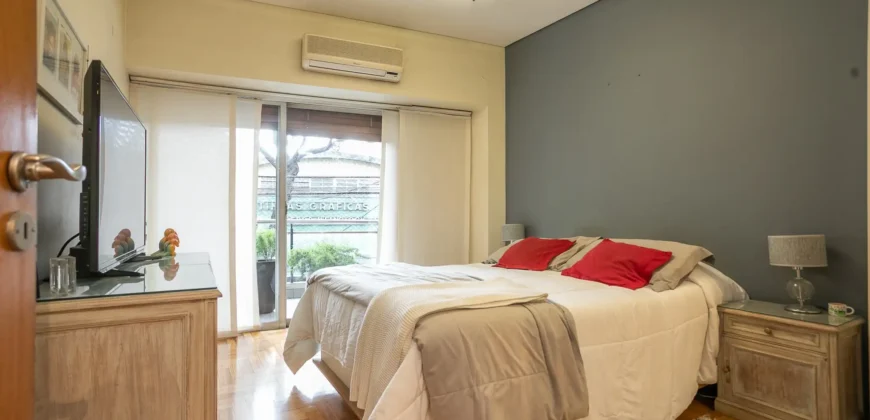 Departamento de 4 ambientes con dependencia y cochera en Caballito
