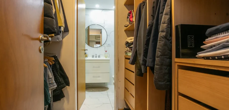 Departamento de 4 ambientes con dependencia y cochera en Caballito