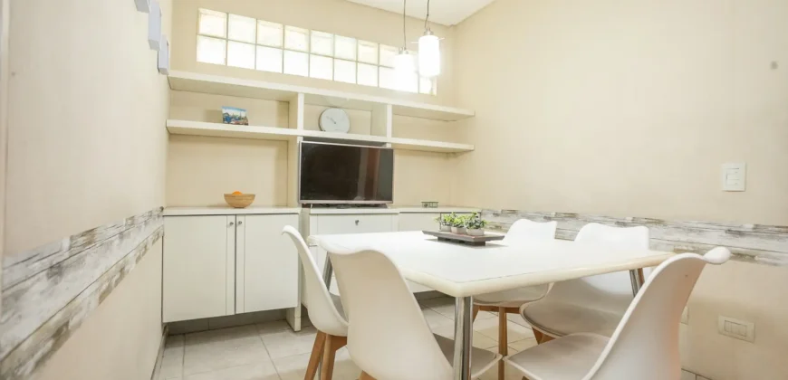 Departamento de 4 ambientes con dependencia y cochera en Caballito