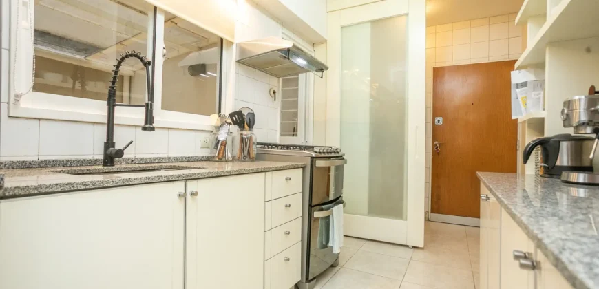 Departamento de 4 ambientes con dependencia y cochera en Caballito