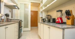 Departamento de 4 ambientes con dependencia y cochera en Caballito