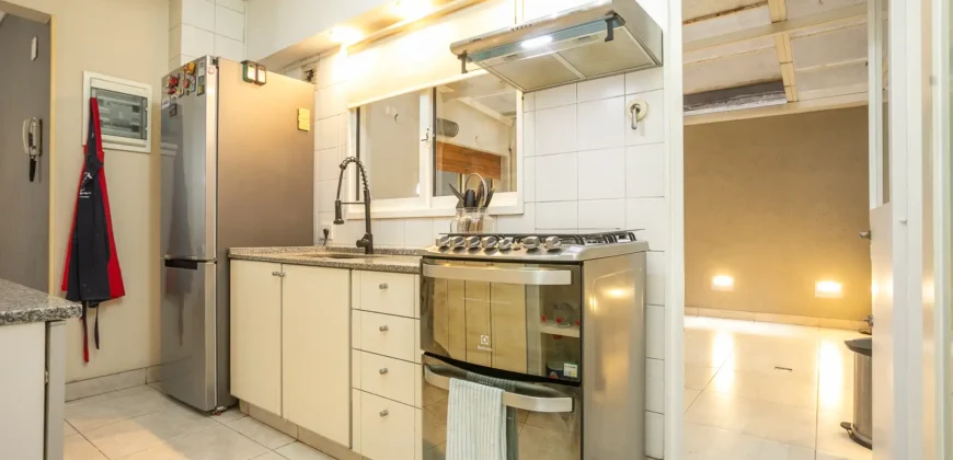 Departamento de 4 ambientes con dependencia y cochera en Caballito