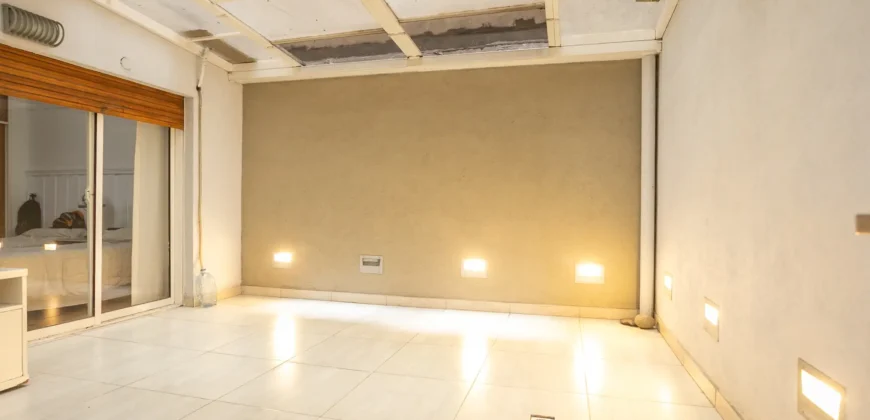 Departamento de 4 ambientes con dependencia y cochera en Caballito