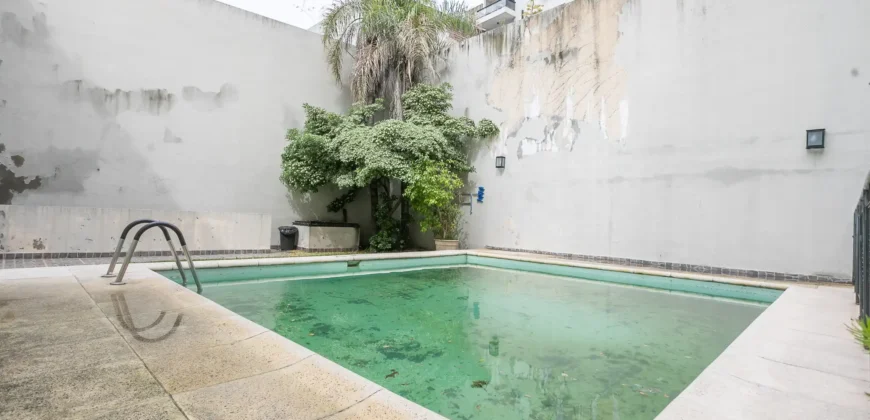 Departamento de 4 ambientes con dependencia y cochera en Caballito