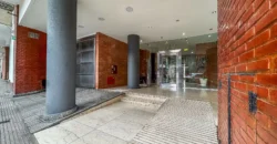 Departamento de 4 ambientes con dependencia y cochera en Caballito